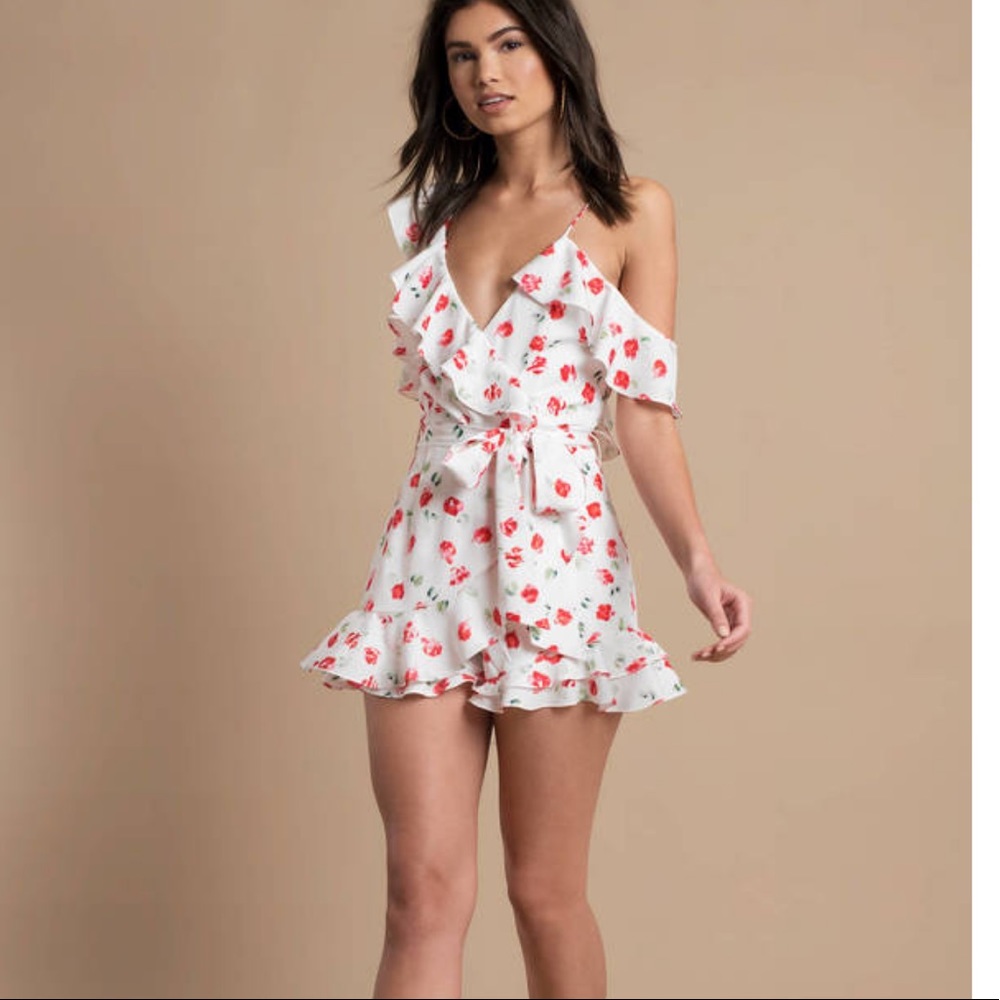 Saylor Alicia rose print romper size medium